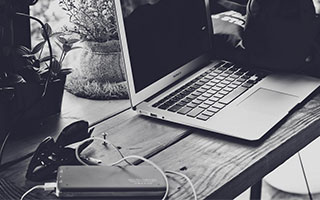 抖音『教母Eliy 』狂割小仙女韭菜，直播喊女性独立，线下给金主做舔狗被操得蜜桃臀狂颤，这双标真6！